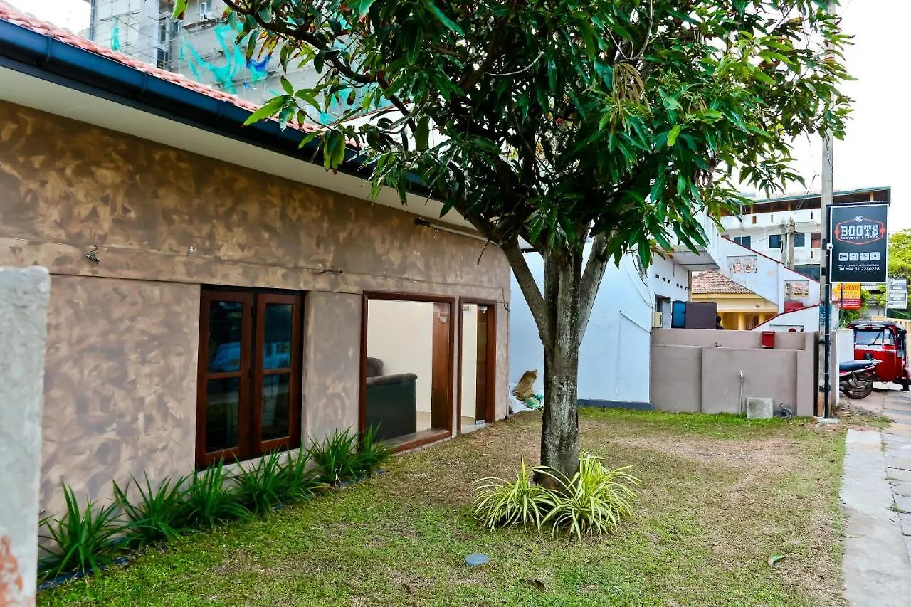 Otel Boots Travelers Lodge Kudapaduwa